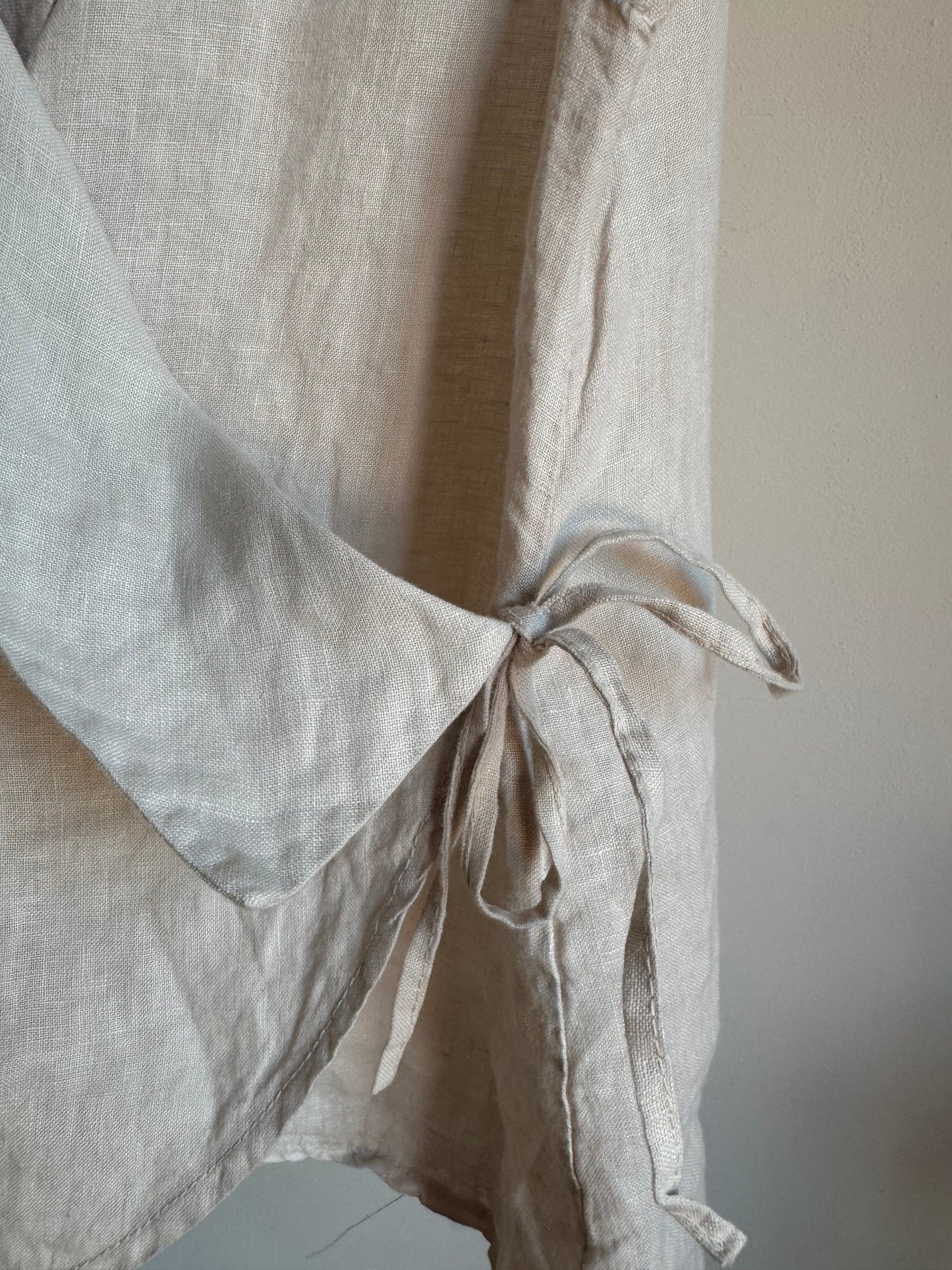 Blusa de lino cruzada