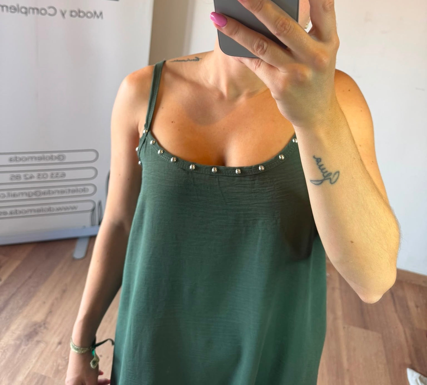 Vestido tachuelas tirante