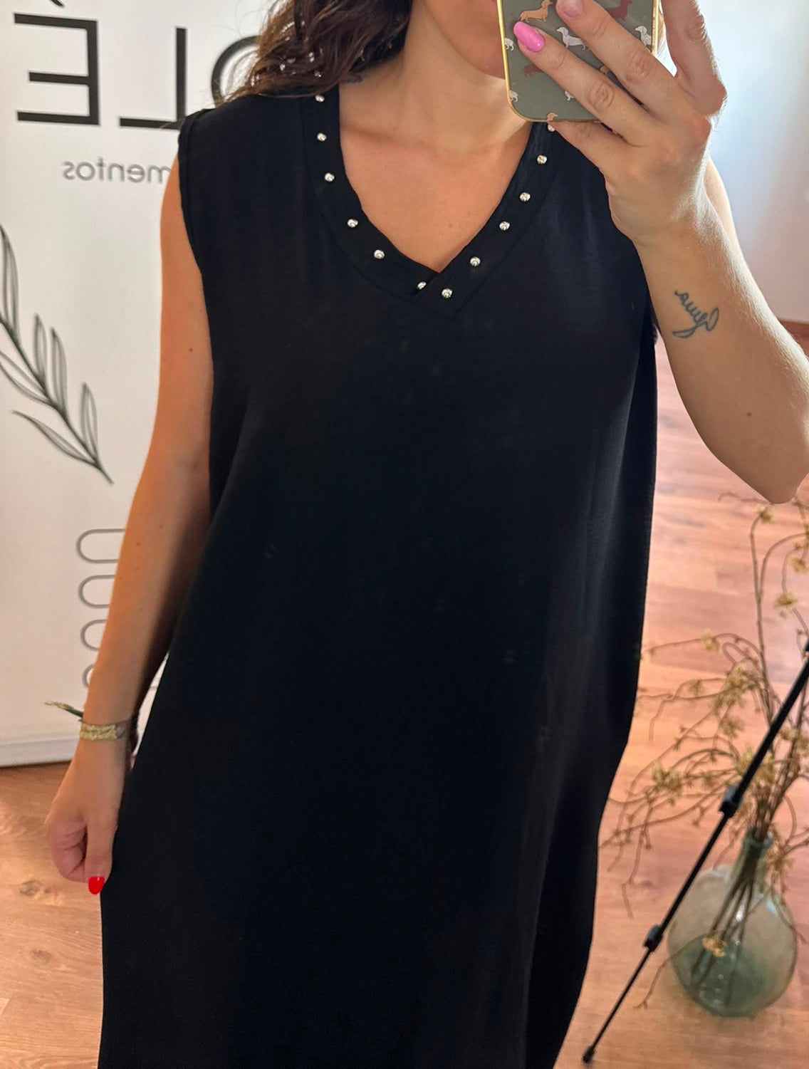 Vestido tachuelas pico