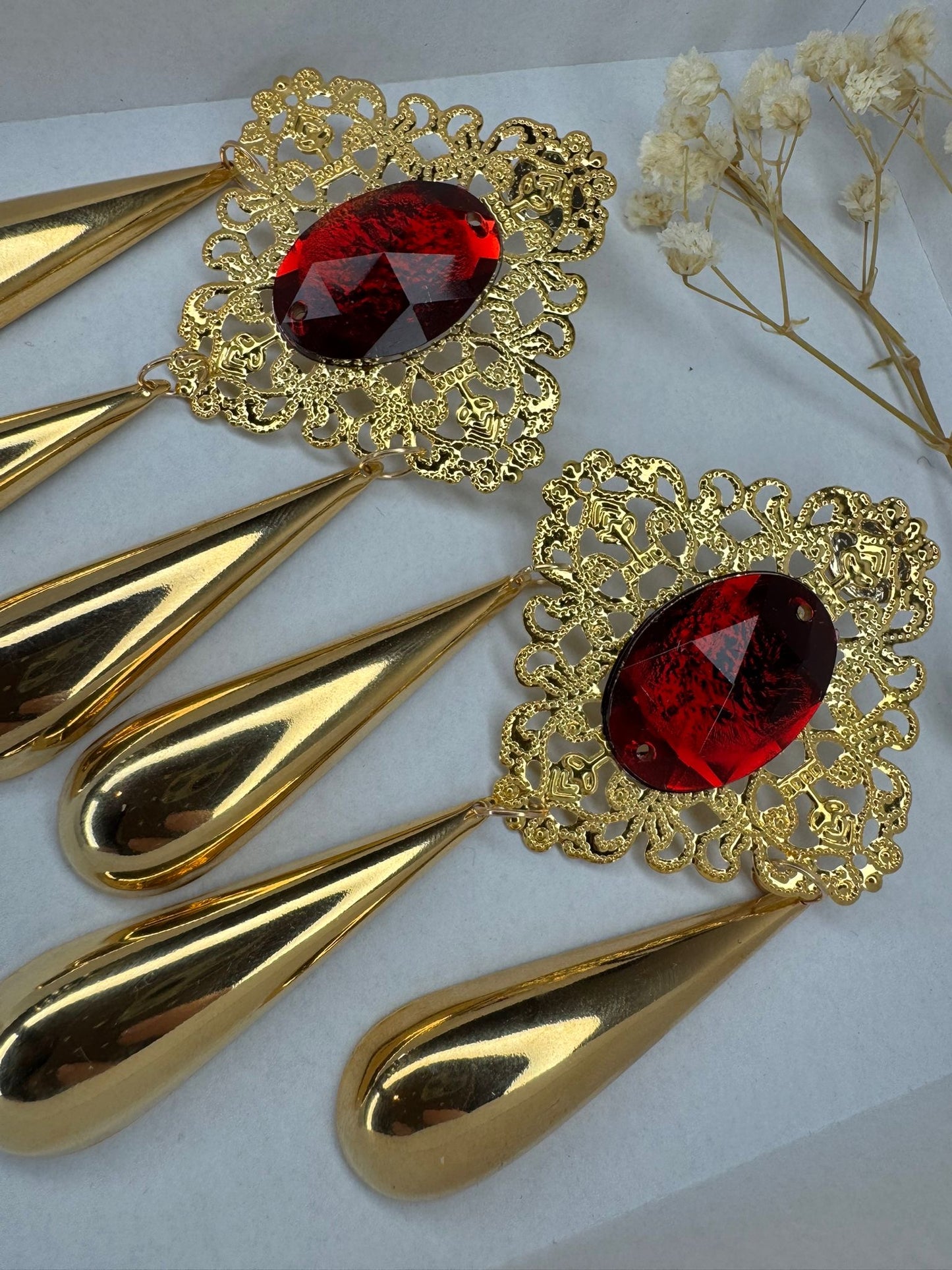 Pendiente lágrimas de rubí