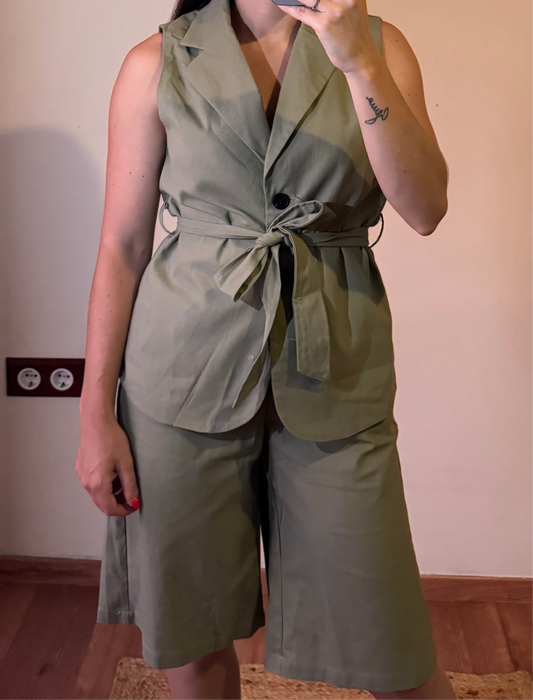 Conjunto chaleco y pantalón