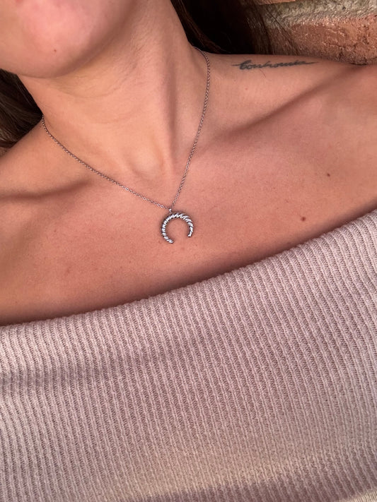 Gargantilla media luna