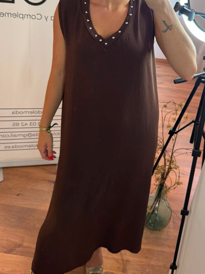 Vestido tachuelas pico