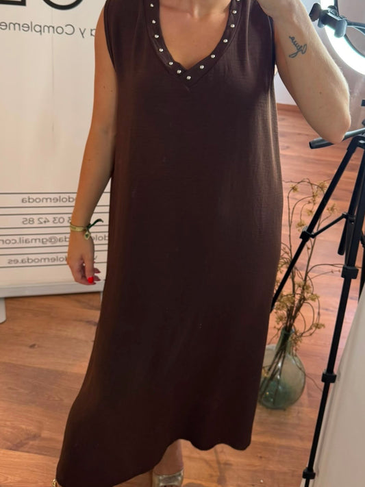 Vestido tachuelas pico